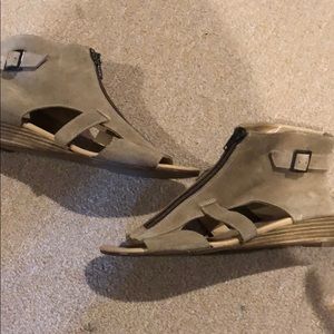 Tan zipper leather wedge sandals